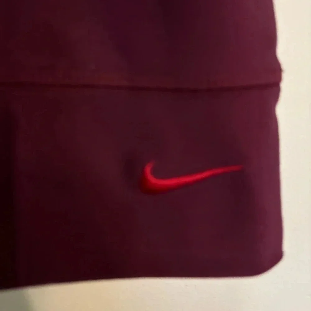 Nike Womens SZ M Fit Dry Short Sleeved Burgundy Red Shirt‎ Mesh Side Vent Shirt